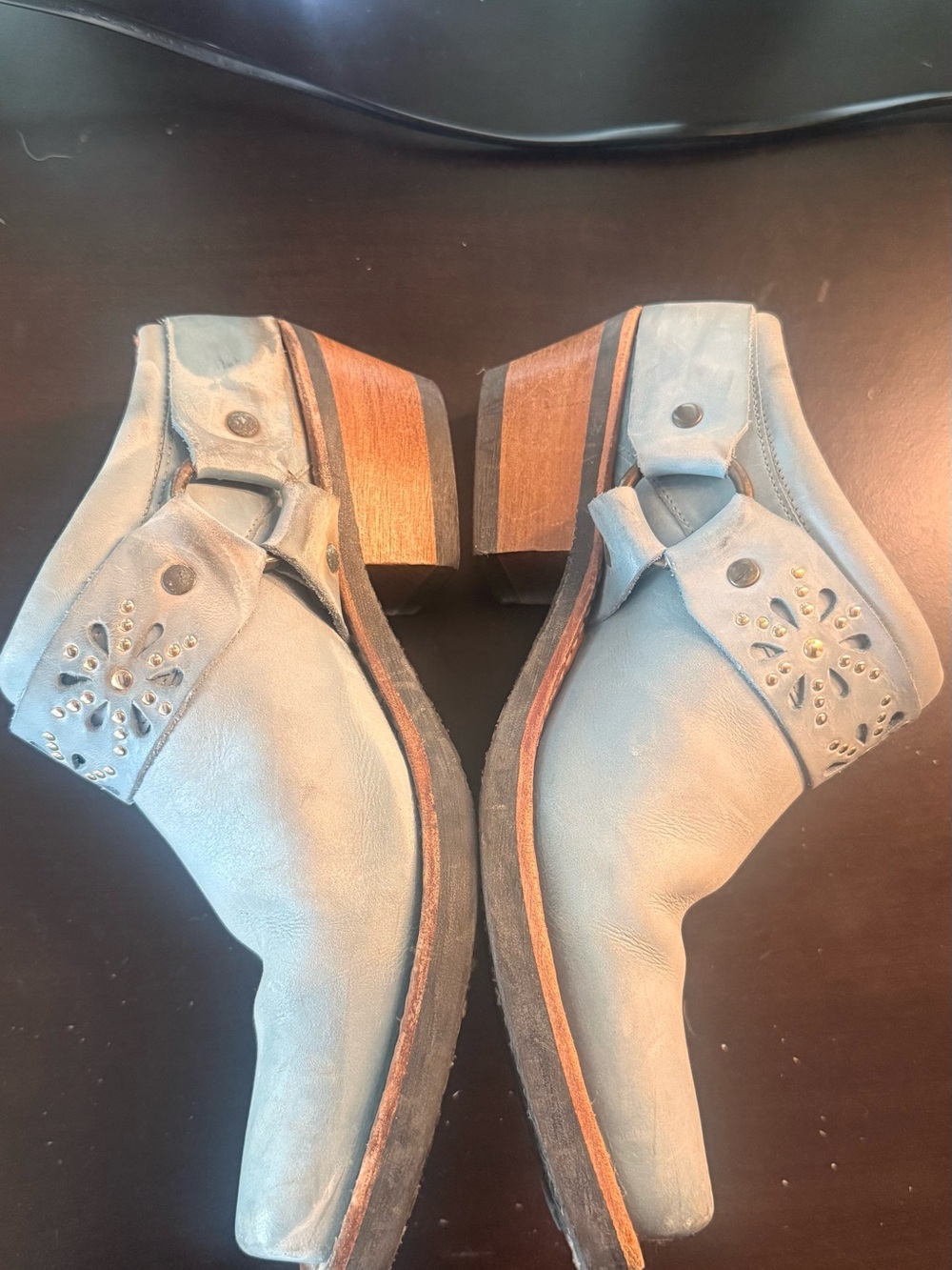 Rare vintage Frye Light Blue Leather Clog Mules with Stud Detail - Picture 3 of 8